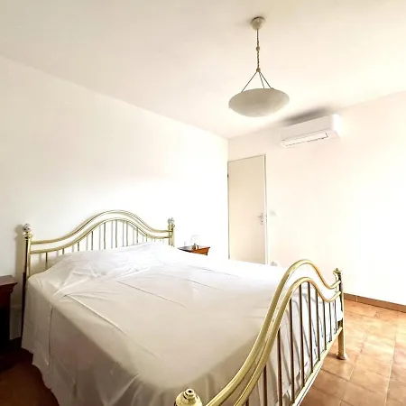 Apartment Pieds Dans L'eau Avec Vue Exceptionnelle Calvi (Corsica)